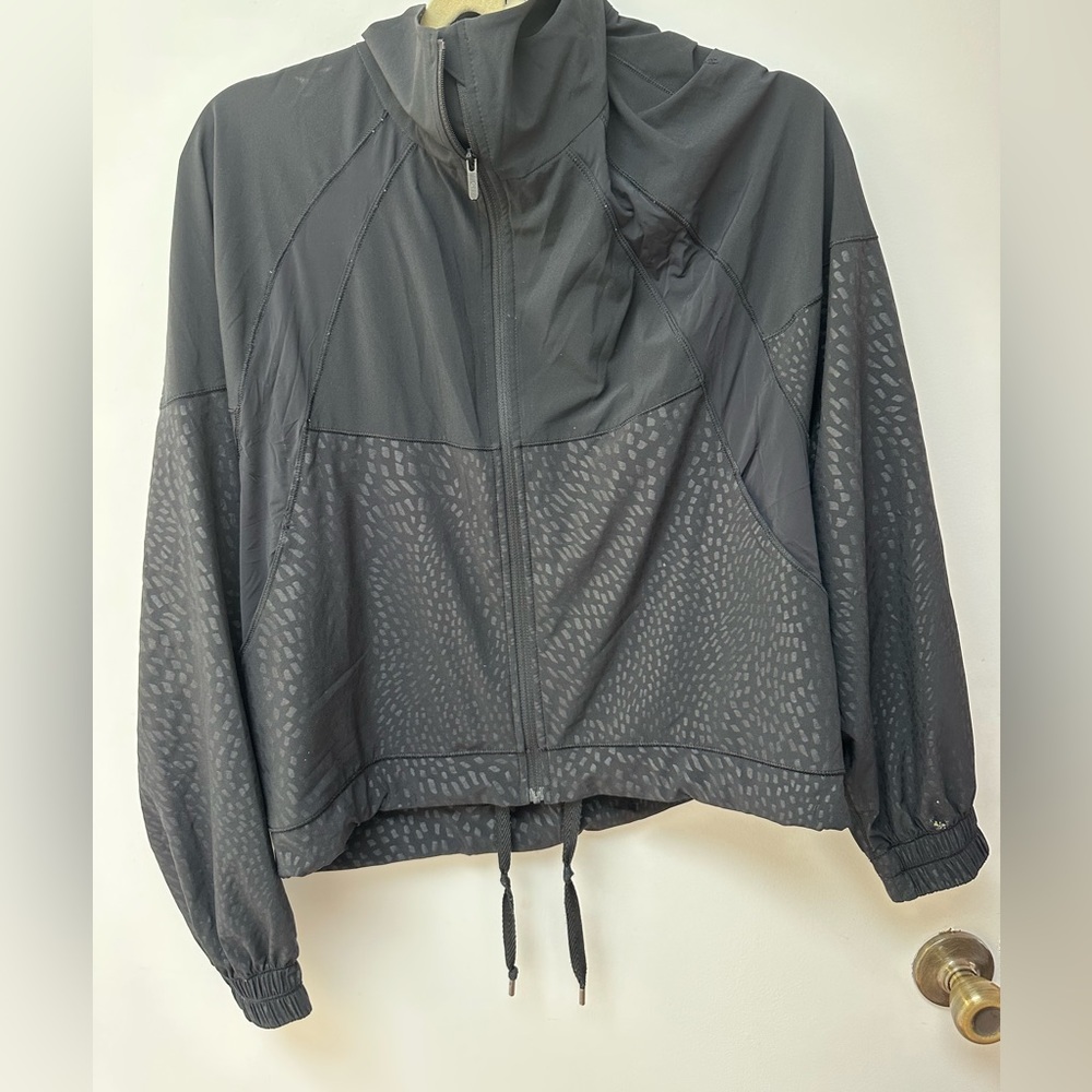 Lululemon black light weight jacket